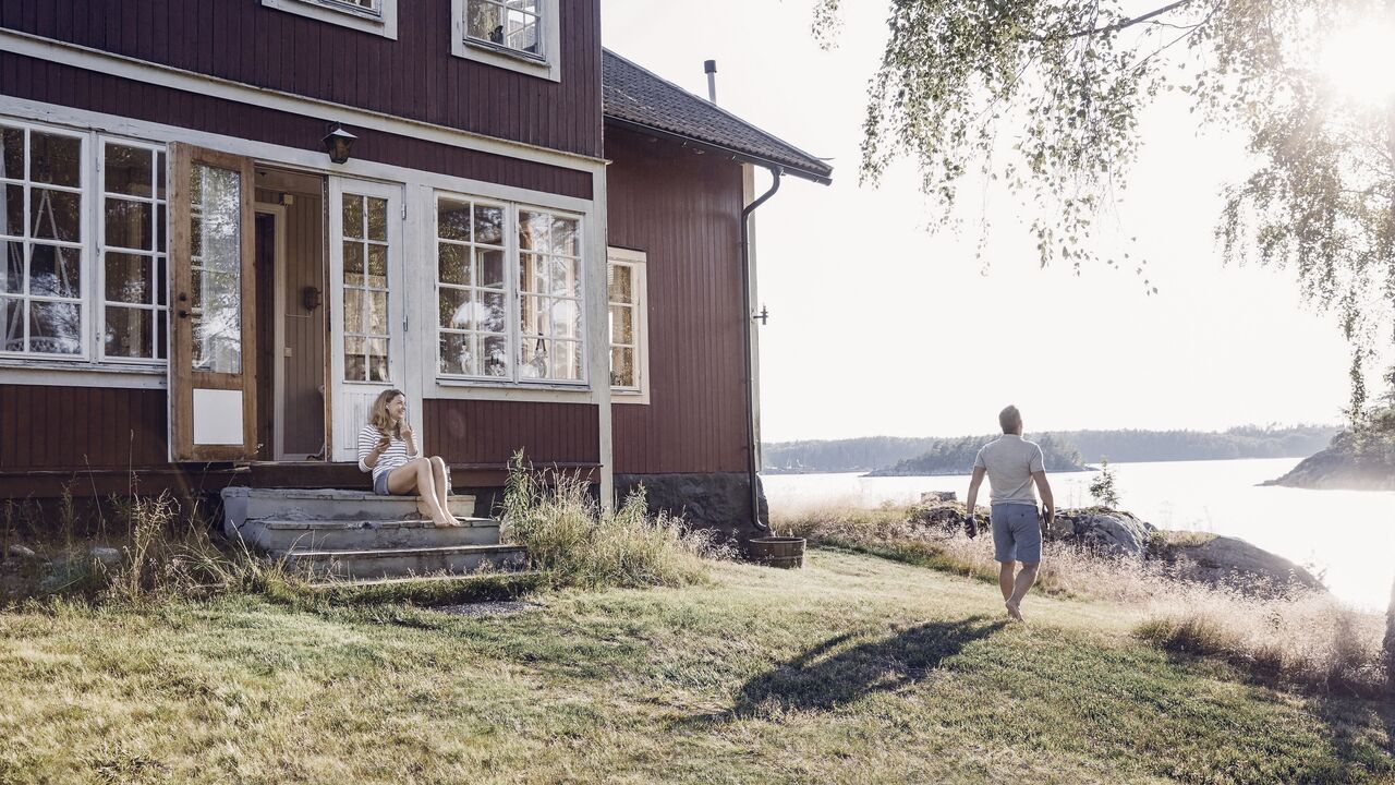 Couple at summer house - large